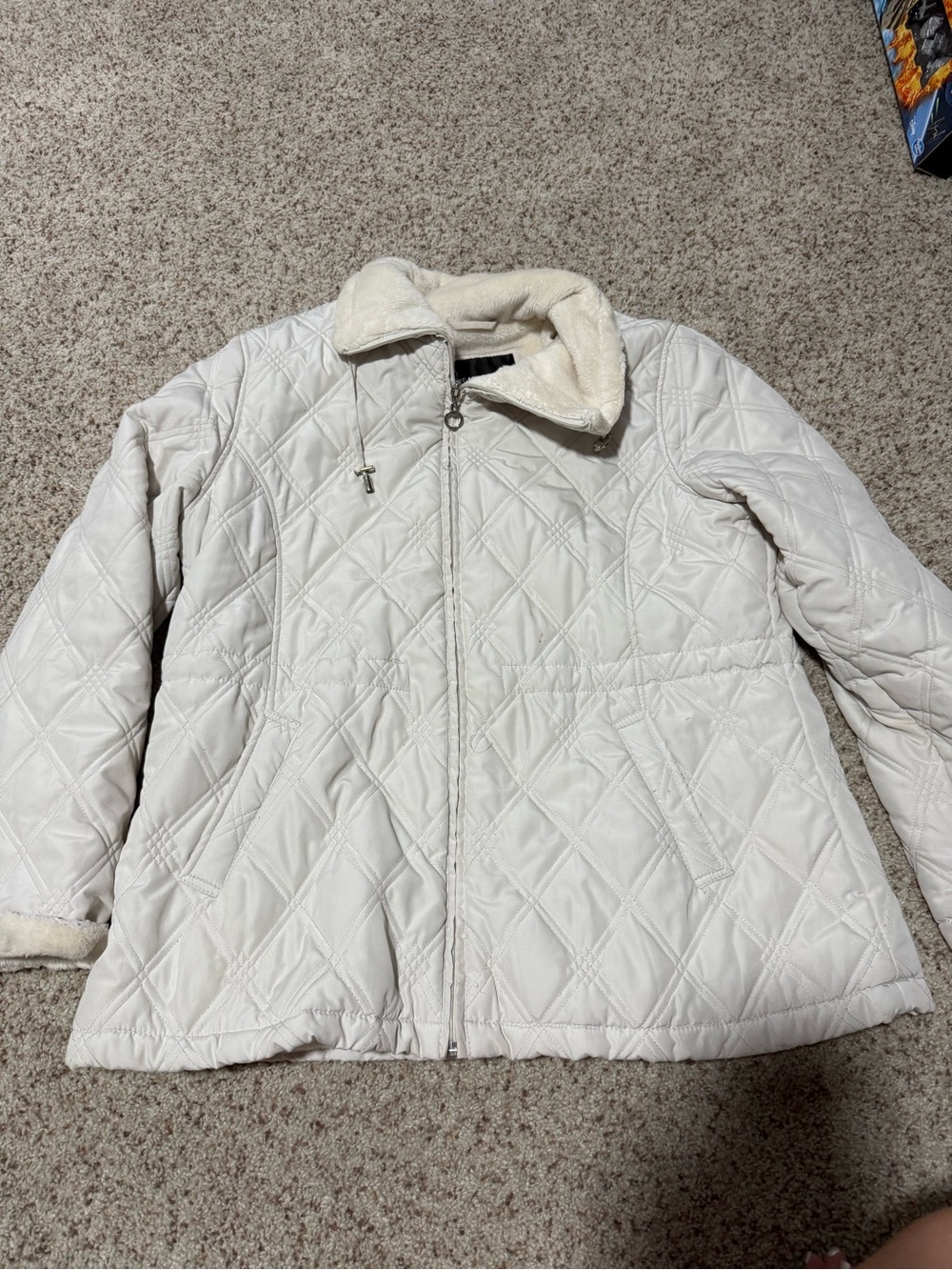 Women’s Quilted Cream Puffer Jacket with Faux Shearling Collar